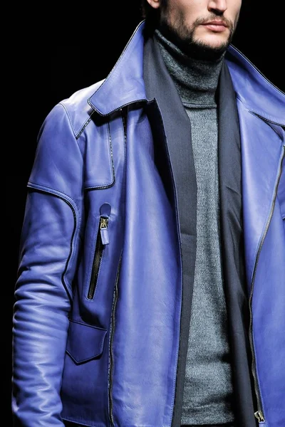 Look 16